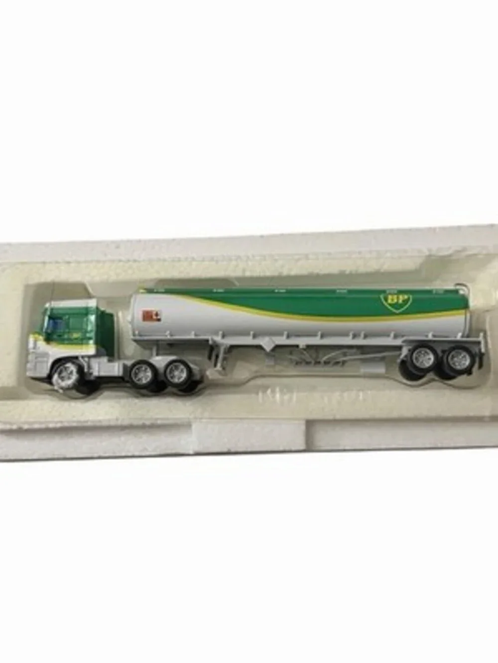 Rare 1998 Matchbox BP 3300 Space Cab Tractor Trailer